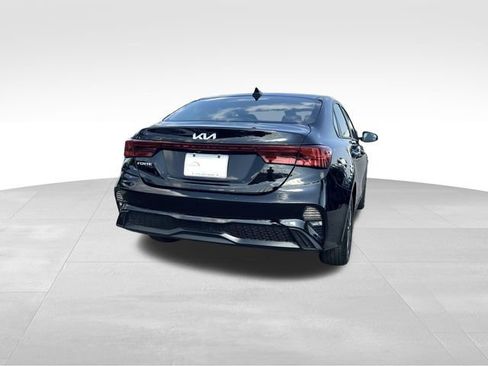 Used 2024 Kia Forte LXS w/ LXS Technology Package FWD image 5