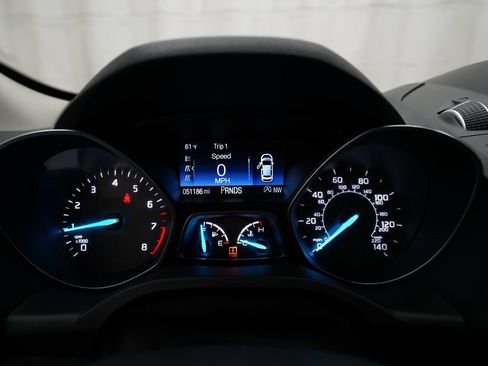 Used 2019 Ford Escape Titanium image 2