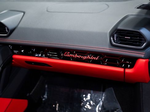 Used 2023 Lamborghini Huracan EVO image 37