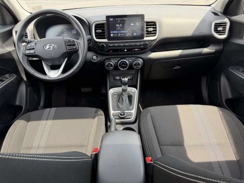 Used 2025 Hyundai Venue SEL FWD image 2