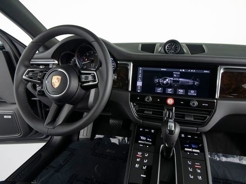 New 2026 Porsche Macan AWD/4WD image 29