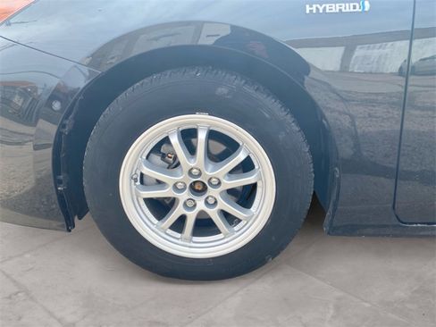 Used 2019 Toyota Prius LE image 14