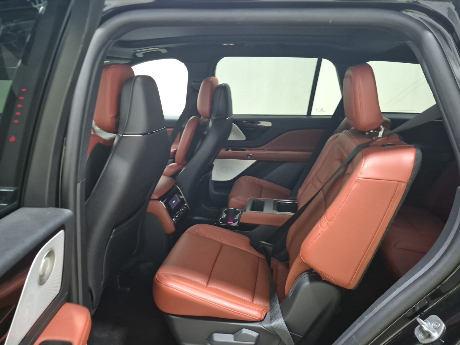 Used 2025 Lincoln Aviator Reserve w/ Equipment Group 201A AWD/4WD image 12