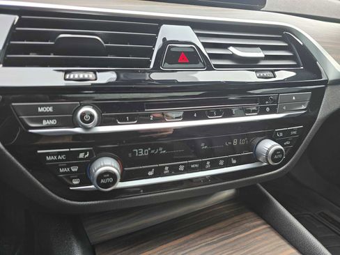 Used 2018 BMW 530e xDrive image 33