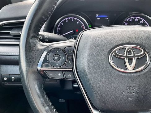 Used 2023 Toyota Camry SE w/ Cold Weather Package FWD image 18