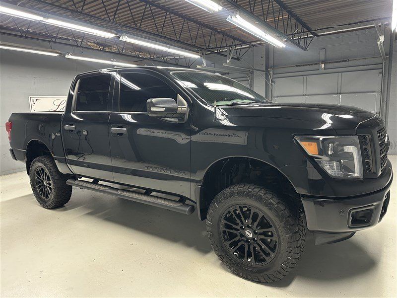 Used 2019 Nissan Titan SV w/ SV Convenience Package AWD/4WD image 8