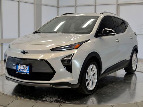 Used 2023 Chevrolet Bolt EUV LT w/ Driver Confidence Package image 4