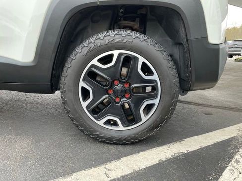 Used 2015 Jeep Renegade Trailhawk AWD/4WD image 30