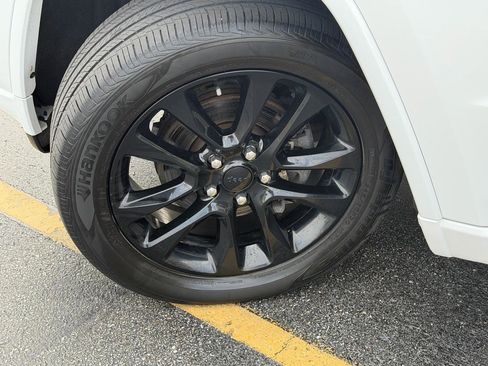 Used 2020 Jeep Grand Cherokee Altitude AWD/4WD image 10