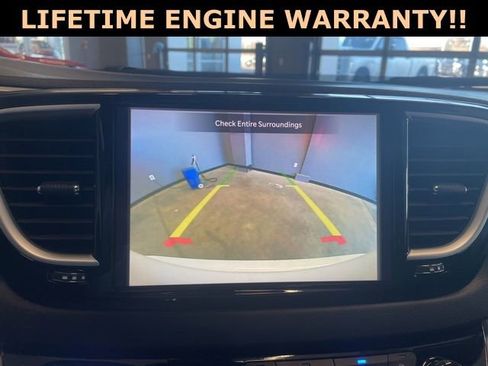 Certified 2024 Chrysler Pacifica Touring-L FWD image 22