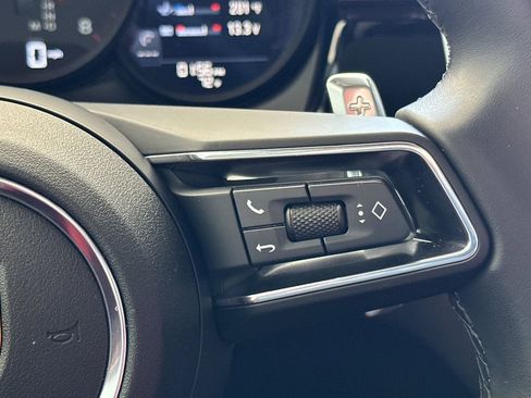 Used 2025 Porsche Macan image 31