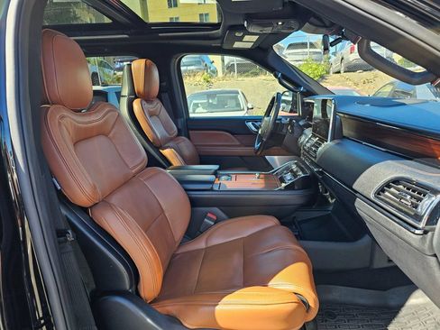 Used 2019 Lincoln Navigator Reserve AWD/4WD image 8