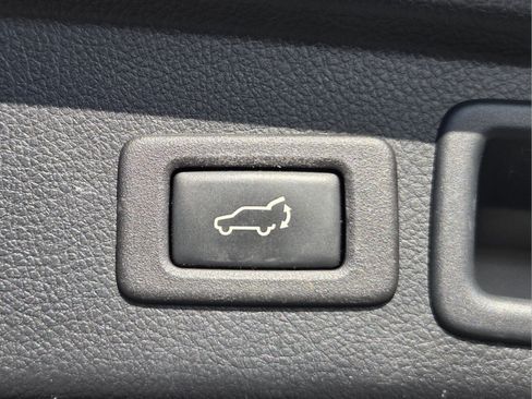 Used 2016 Subaru Forester 2.5i Touring w/ Eyesight & Navigation System AWD/4WD image 28