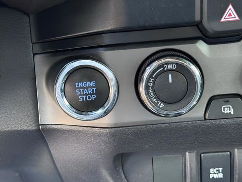 Used 2020 Toyota Tacoma TRD Sport w/ Blackout Package image 18