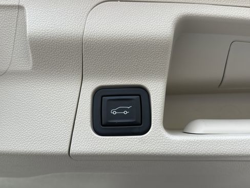 Used 2023 GMC Acadia Denali w/ Denali Ultimate Package image 15