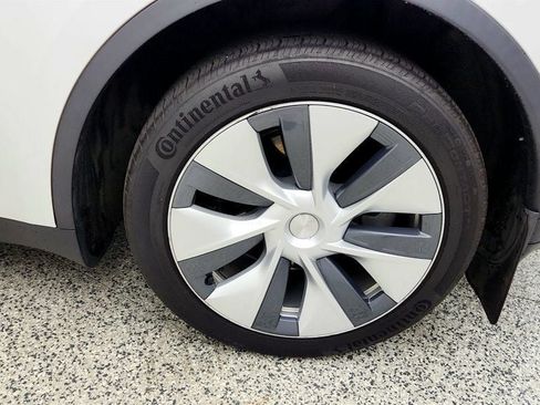 Used 2021 Tesla Model Y Long Range AWD/4WD image 9
