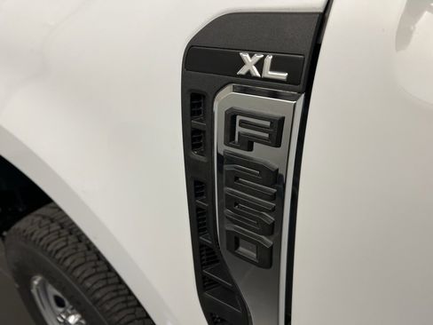 New 2026 Ford F250 XL w/ XL Chrome Package image 32
