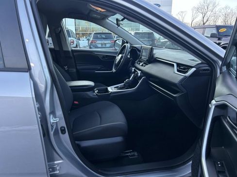 Used 2019 Toyota RAV4 LE image 17