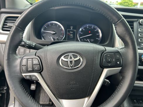 Used 2015 Toyota Highlander Limited AWD/4WD image 25