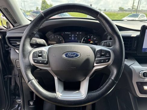 Used 2023 Ford Explorer XLT AWD/4WD image 17