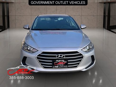 Used 2018 Hyundai Elantra SE image 2