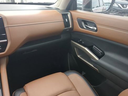 Used 2022 Nissan Pathfinder Platinum w/ Cargo Package image 17