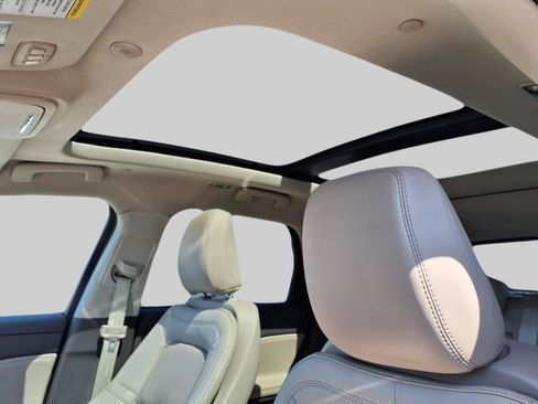 Used 2022 Lincoln Corsair Reserve w/ Elements Package image 11