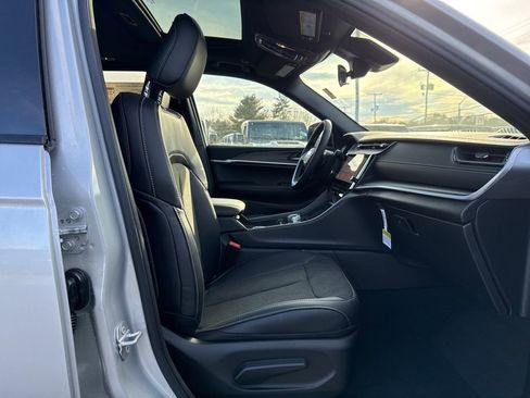 New 2026 Jeep Grand Cherokee Laredo image 28