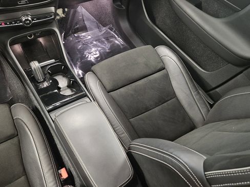 Used 2021 Volvo XC40 P8 Recharge w/ Advanced Package image 14