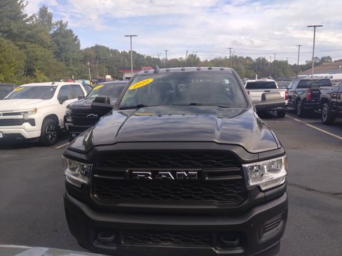 Used 2020 RAM 3500 Tradesman image 7