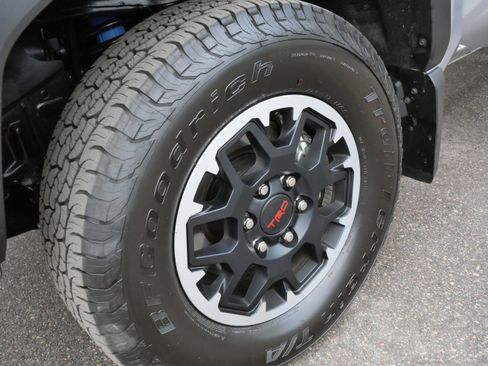 Certified 2025 Toyota Tacoma TRD Off-Road image 16