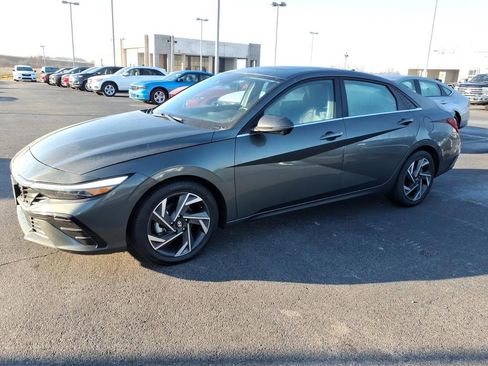 Used 2024 Hyundai Elantra Limited image 3