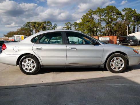 Used 2007 Ford Taurus SE image 8