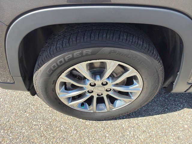 Used 2019 Jeep Cherokee Latitude Plus FWD image 10