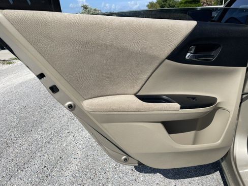 Used 2013 Honda Accord LX image 31