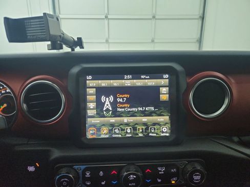 Used 2023 Jeep Wrangler Unlimited Rubicon w/ Cold Weather Group AWD/4WD image 27
