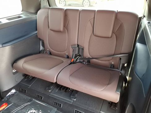 Certified 2025 Volkswagen ID. Buzz Pro S RWD image 23