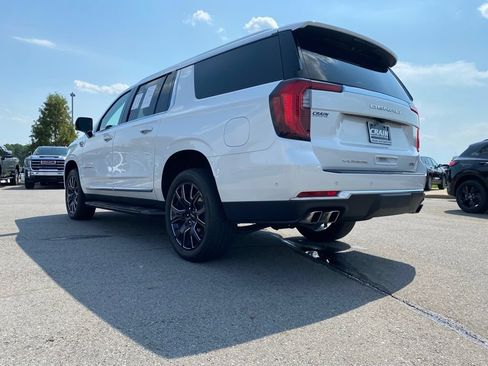 Used 2025 GMC Yukon XL Denali AWD/4WD image 11