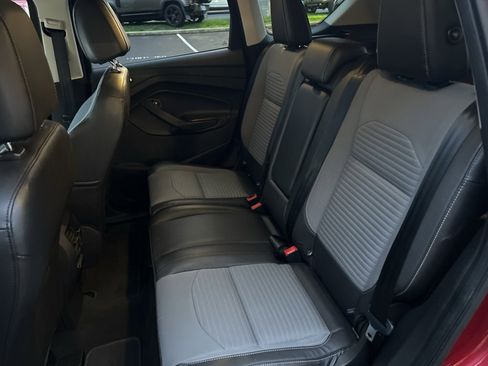 Used 2017 Ford Escape Titanium image 10