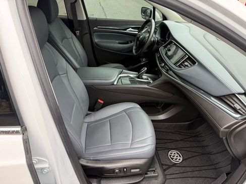 Used 2021 Buick Enclave Essence w/ Sport Touring Edition FWD image 19