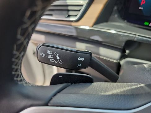 Used 2025 Volkswagen Atlas SE AWD/4WD image 26