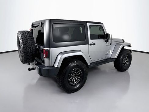 Used 2016 Jeep Wrangler Sahara AWD/4WD image 9