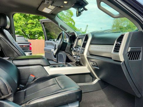Used 2021 Ford F250 Lariat w/ Lariat Ultimate Package AWD/4WD image 16