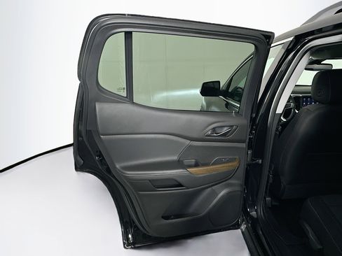 Used 2023 GMC Acadia SLE w/ Driver Convenience Package image 24