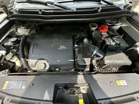 Used 2014 Ford Explorer XLT w/ Equipment Group 202A AWD/4WD image 28