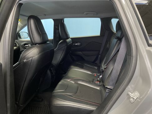 Used 2022 Jeep Cherokee Trailhawk image 24