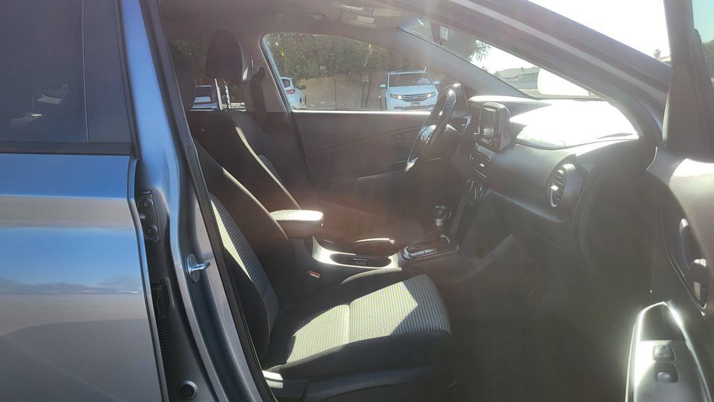 Used 2018 Hyundai Kona SEL FWD image 18