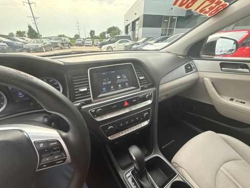 Used 2019 Hyundai Sonata SE FWD image 9