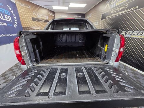 Used 2011 Chevrolet Avalanche LTZ image 13