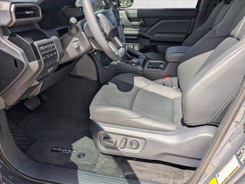 Used 2025 Toyota 4Runner Limited AWD/4WD image 4
